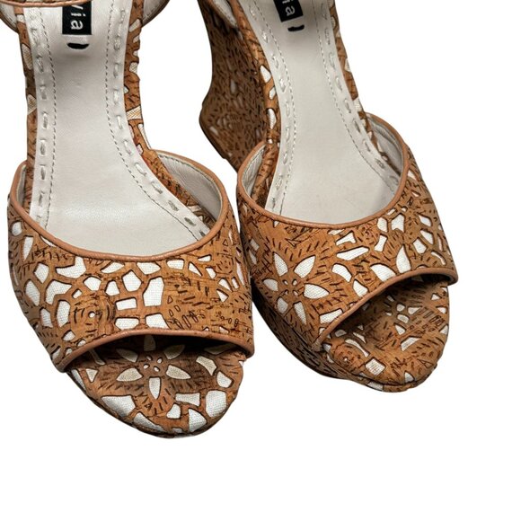 Alice + Olivia Jana Laser Cut Cork Wedge Heel Sandals Size 36.5, 6.5 $350 - Picture 7 of 12